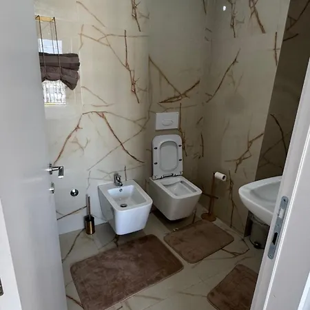 Appartement Univers Near Airport Tirana